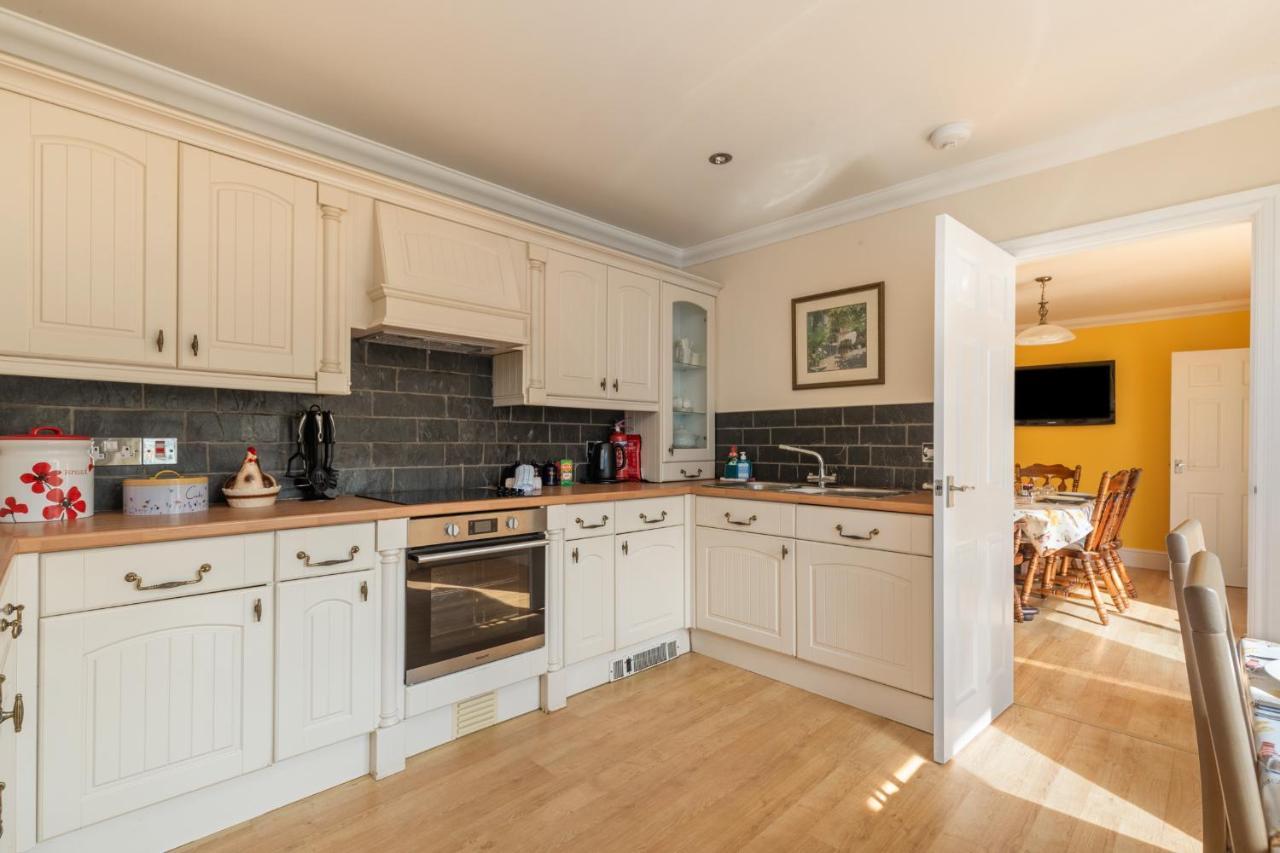 Sunningdale - Beach Side Cottage, Sea Views, Parking Saundersfoot Exterior photo