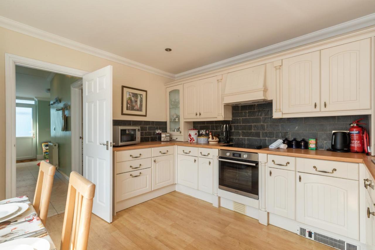 Sunningdale - Beach Side Cottage, Sea Views, Parking Saundersfoot Exterior photo
